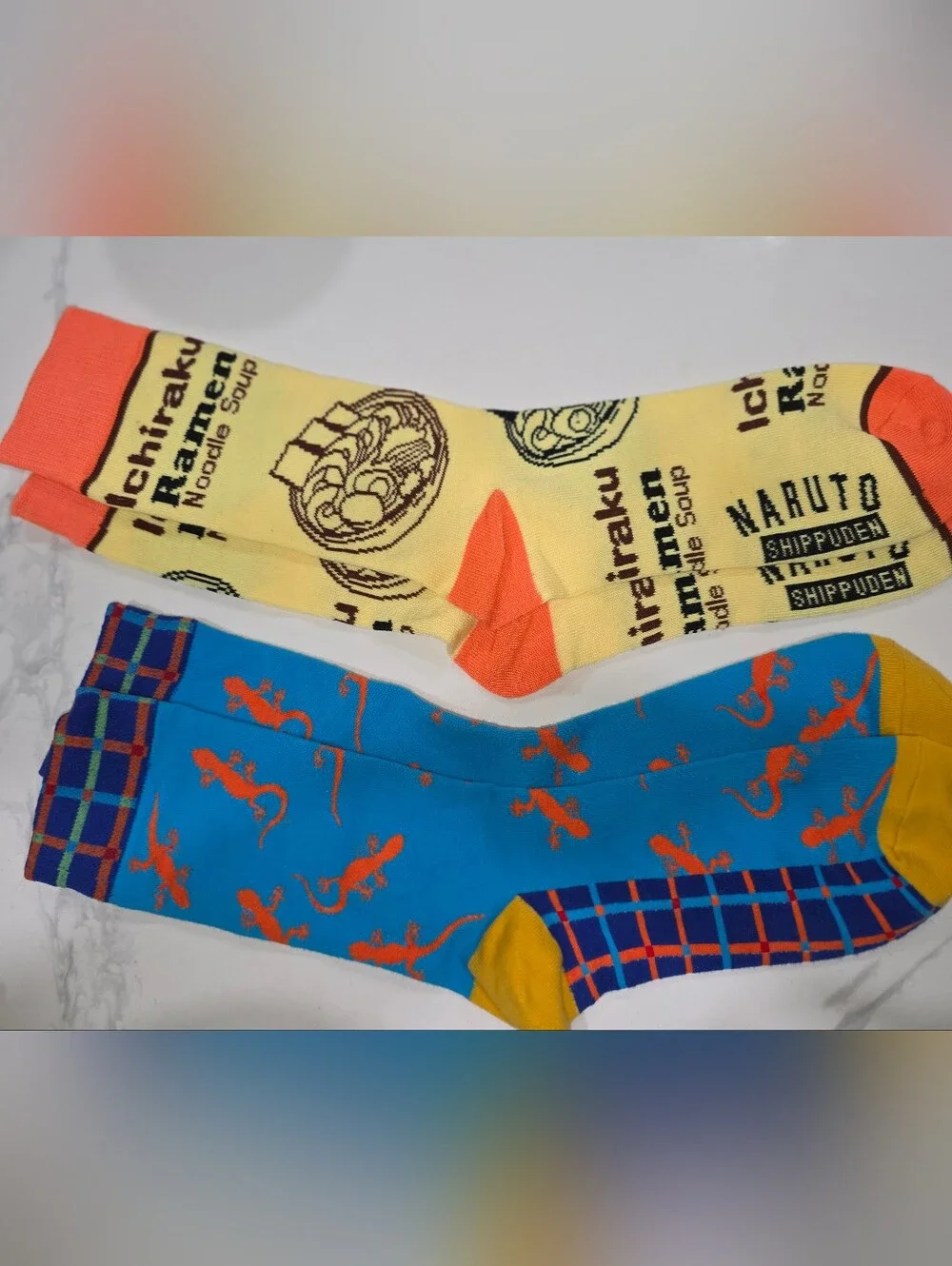 Novelty Men’s Socks - Yellow Ramen & Blue Gecko Pair